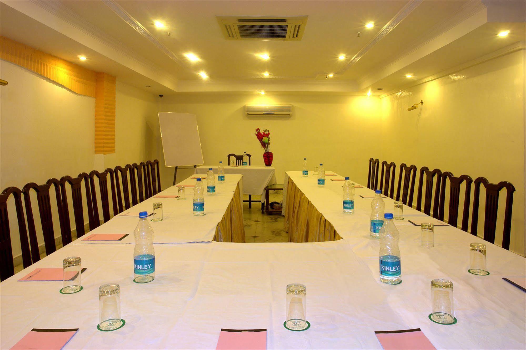 The Crest Inn Delhi (National Capital Territory of India) Exterior foto