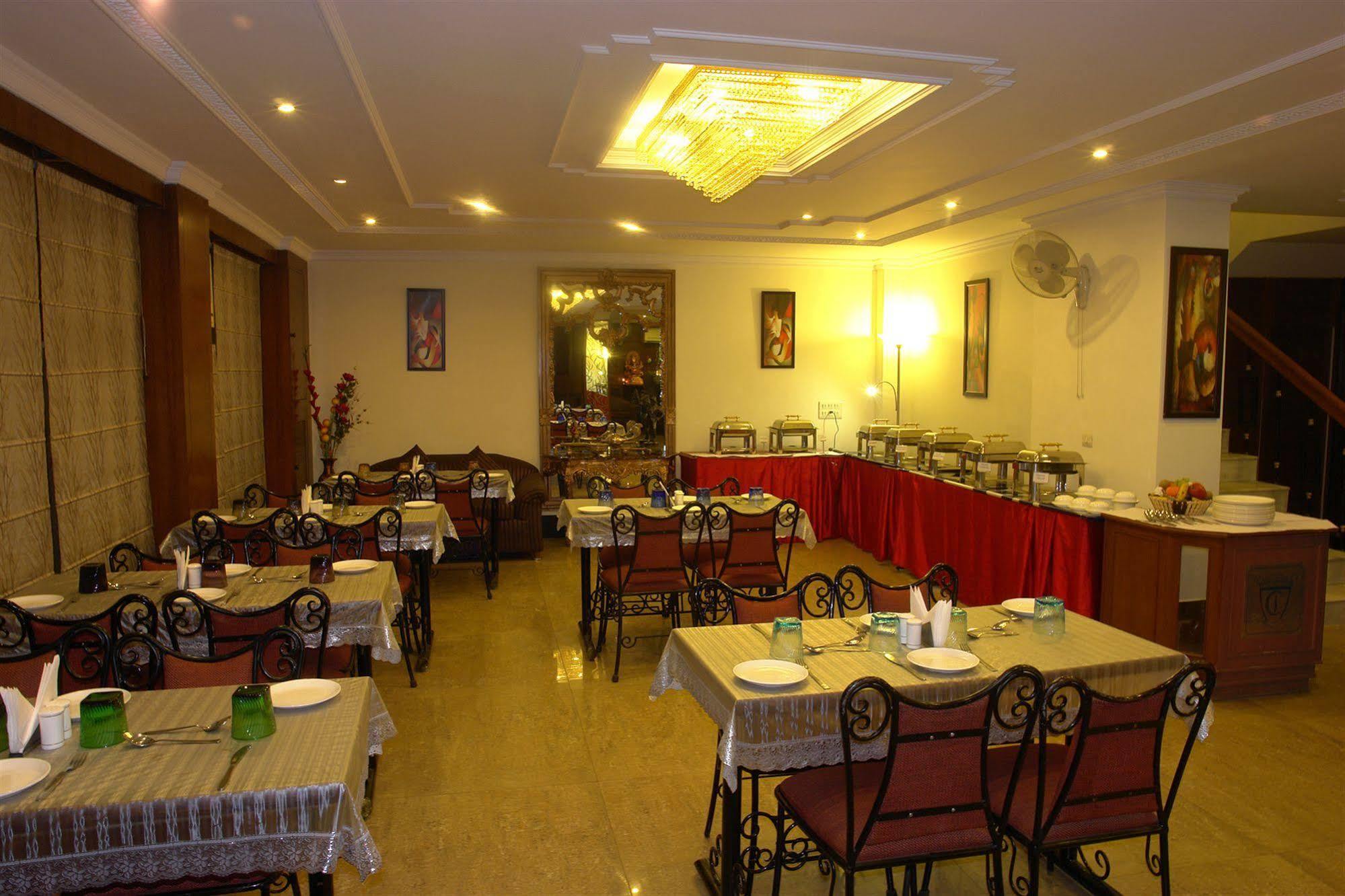 The Crest Inn Delhi (National Capital Territory of India) Exterior foto